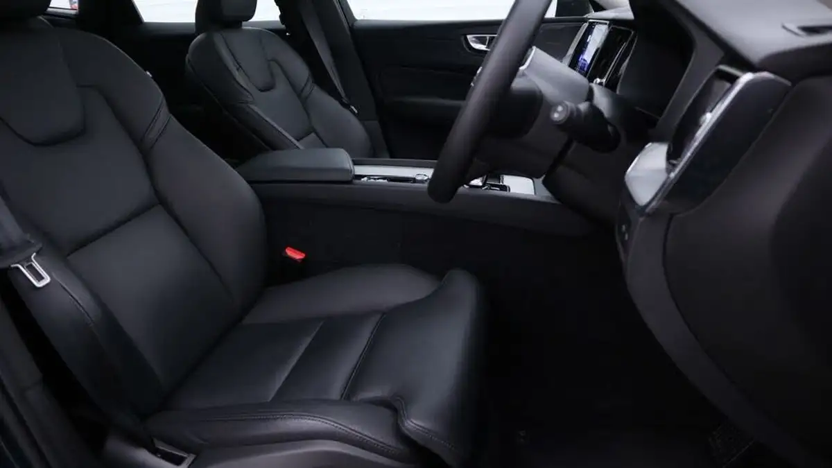 2024-volvo-xc60-20-b5-plus-big-24