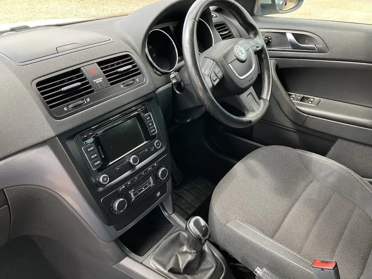 2012-skoda-yeti-12-urban-big-26