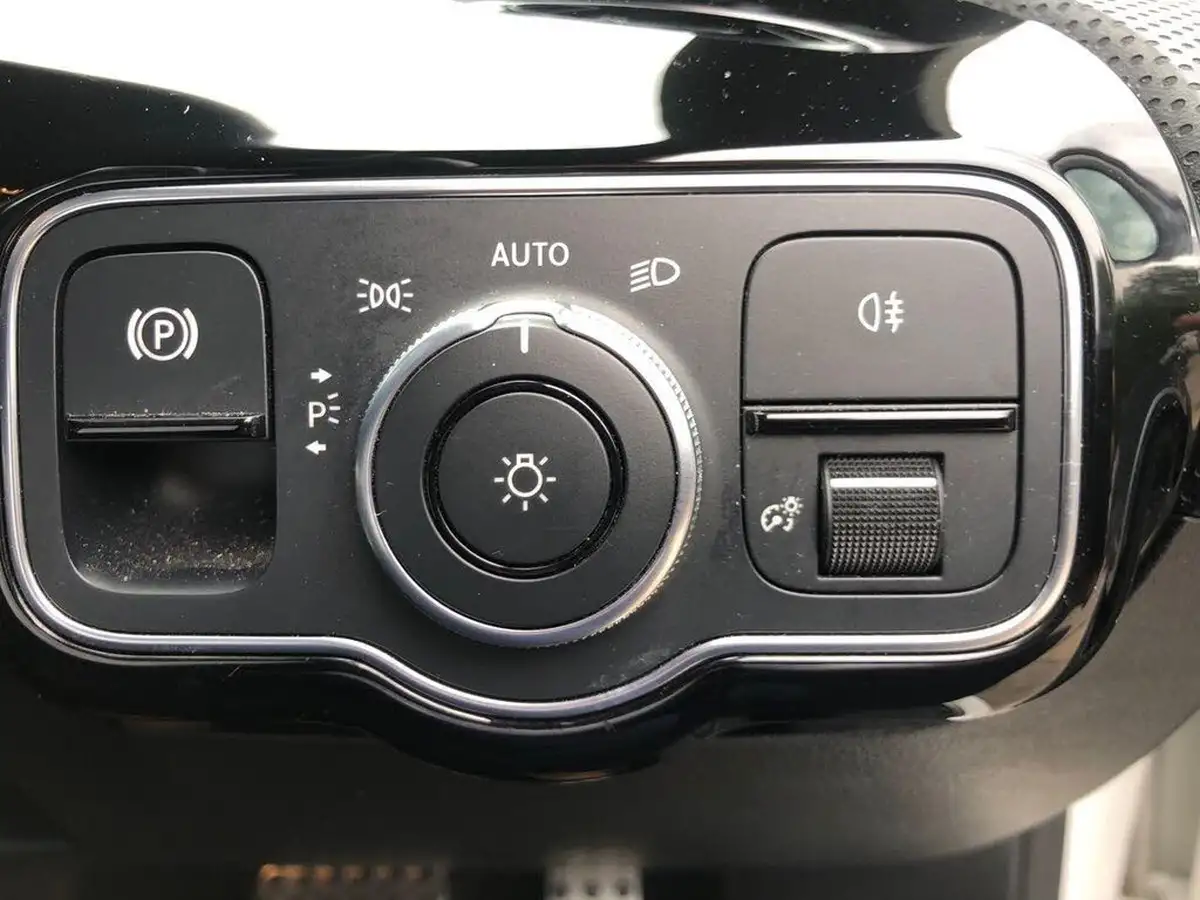 2021-mercedes-benz-a-class-13-a180-amg-line-executive-hatchback-5d-7g-dct-big-34