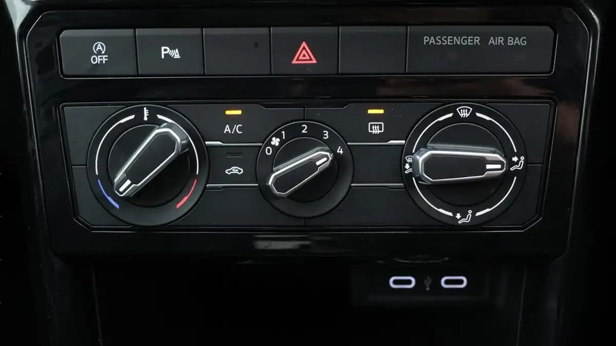 2022-volkswagen-t-cross-10-tsi-black-edition-110ps-big-12