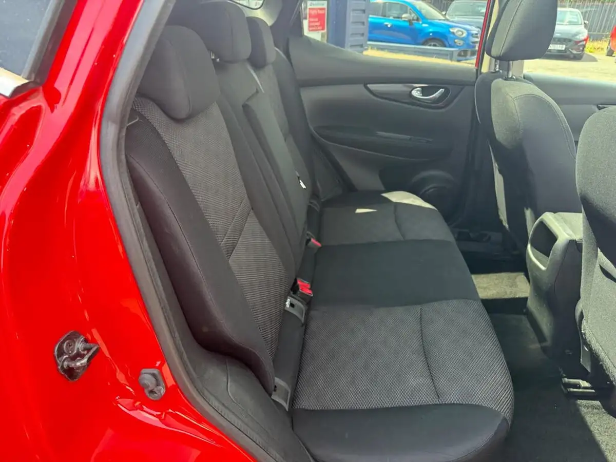 2014-nissan-qashqai-15dci-acenta-premium-big-22