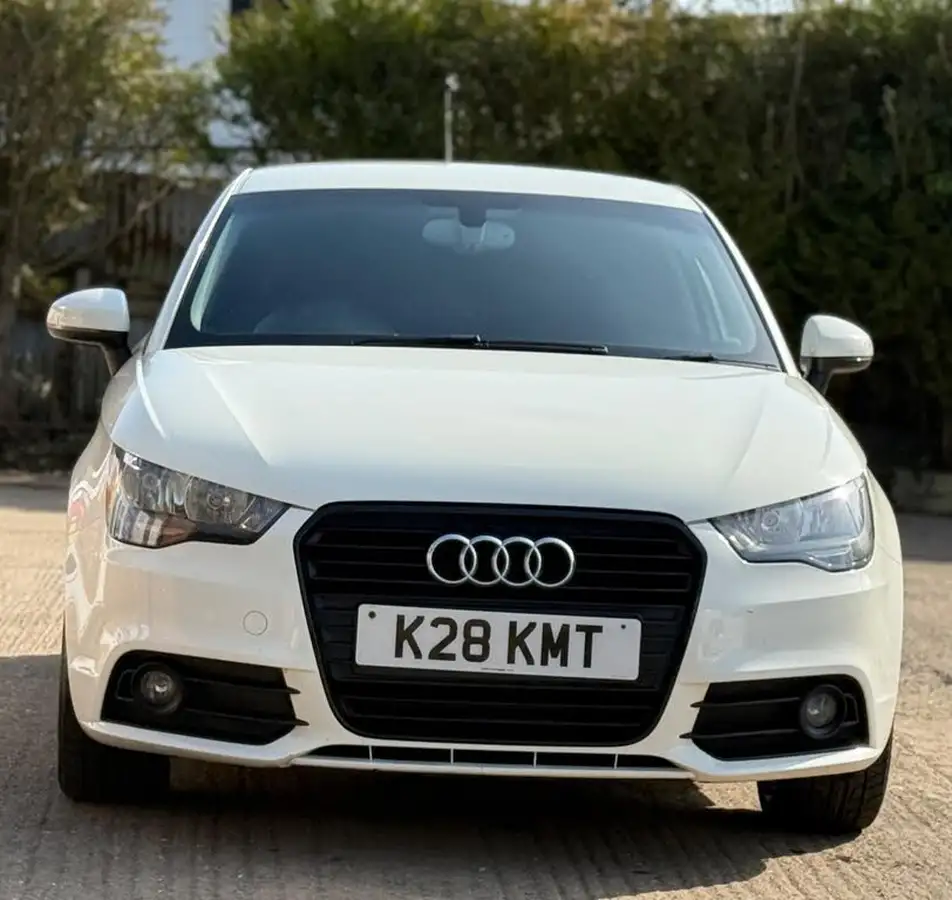 2011-audi-a1-14-sport-tfsi-hatchback-3d-big-2