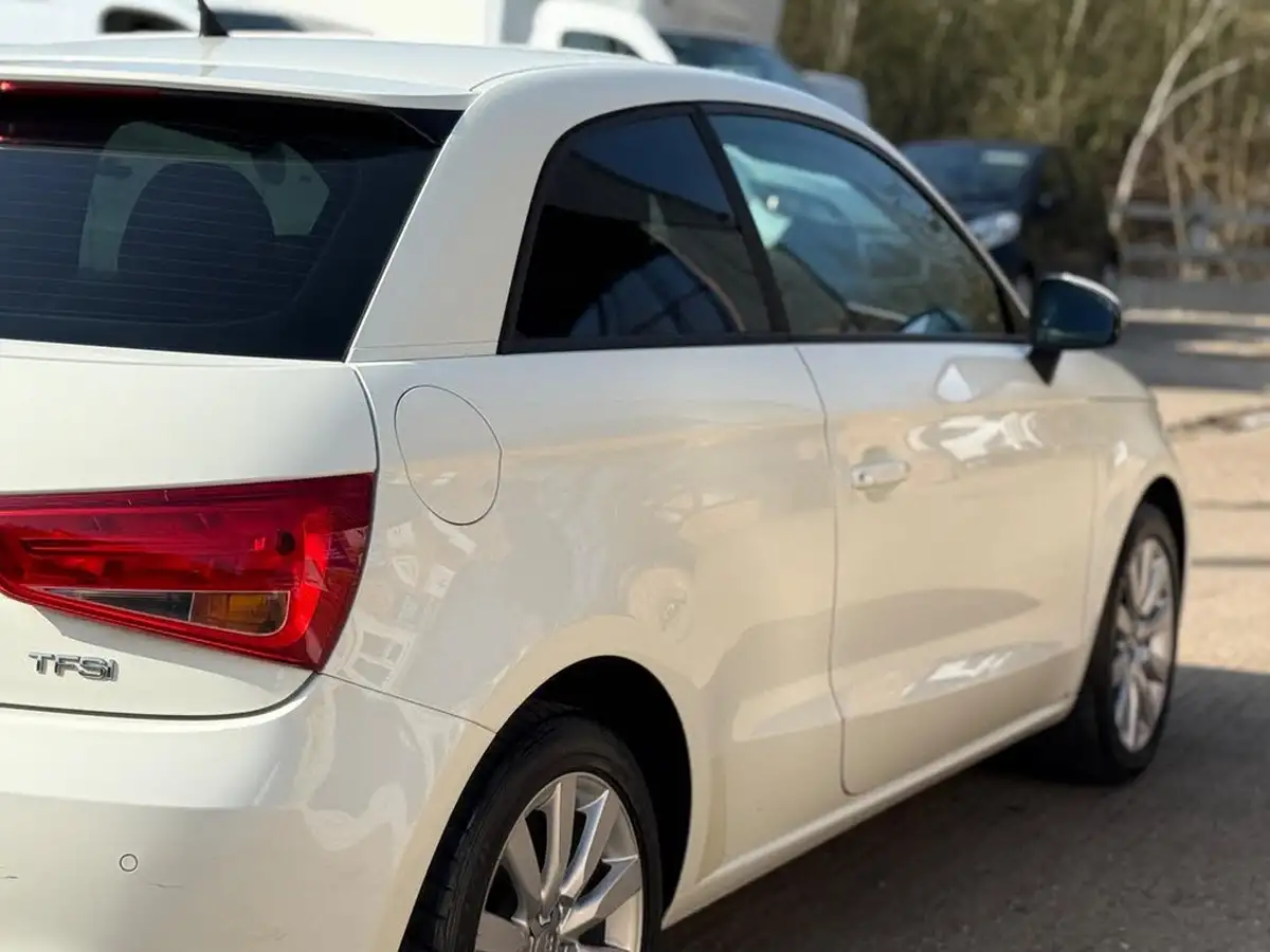 2011-audi-a1-14-sport-tfsi-hatchback-3d-big-30