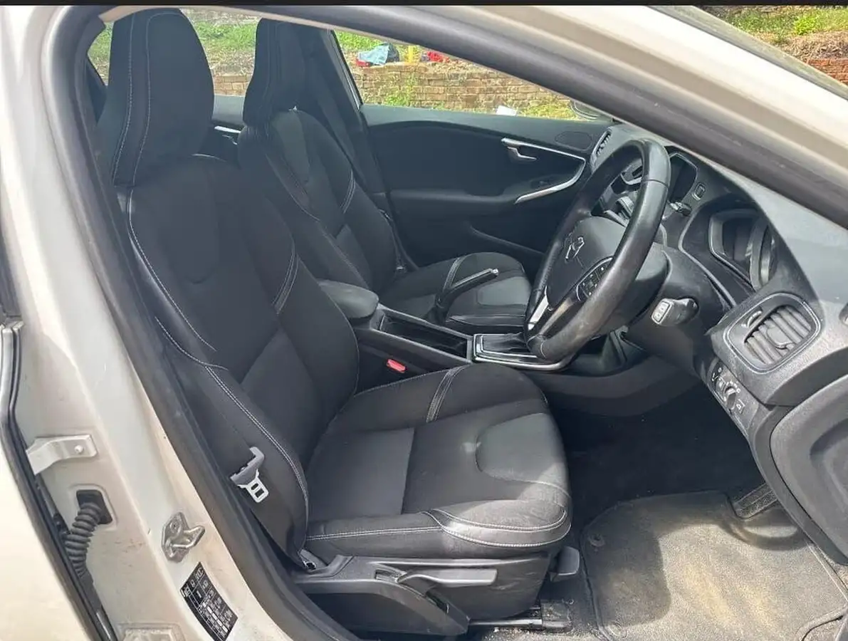 2019-volvo-v40-20td-d2-momentum-edition-geartronic-big-5