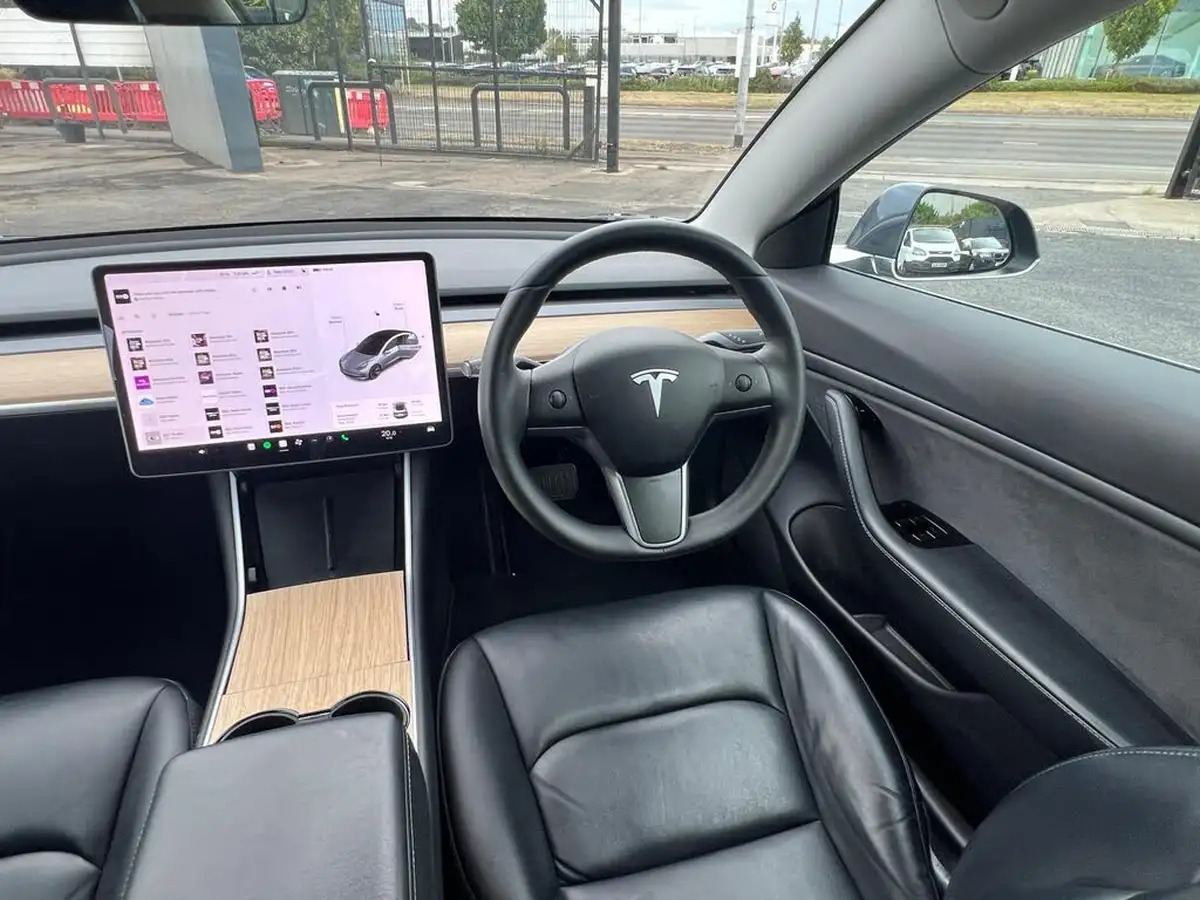 2020-tesla-model-3-e-long-range-big-24