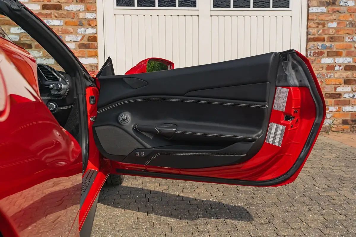 2017-ferrari-488-39-488-spider-big-38
