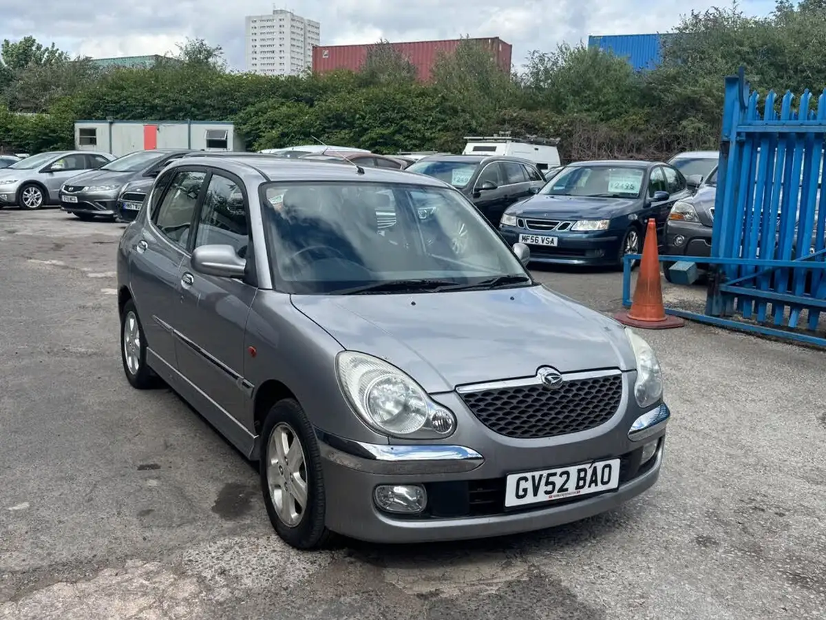 2002-daihatsu-sirion-13-f-speed-big-0