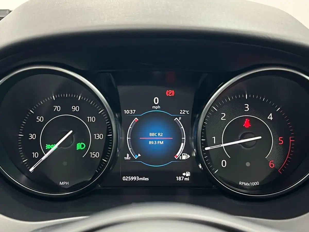 2018-jaguar-e-pace-20-i4d-150ps-ss-big-47