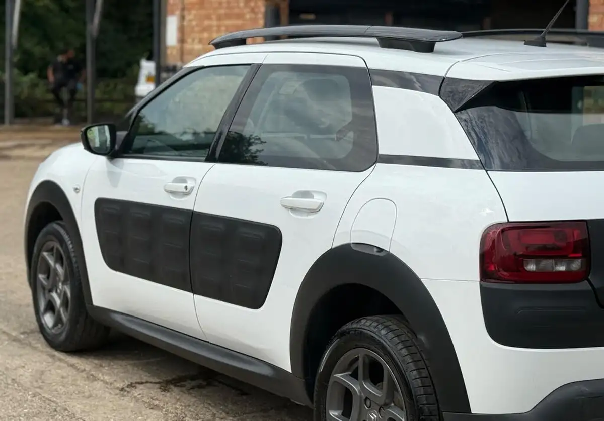 2017-citroen-c4-cactus-12-puretech-feel-82ps-big-32