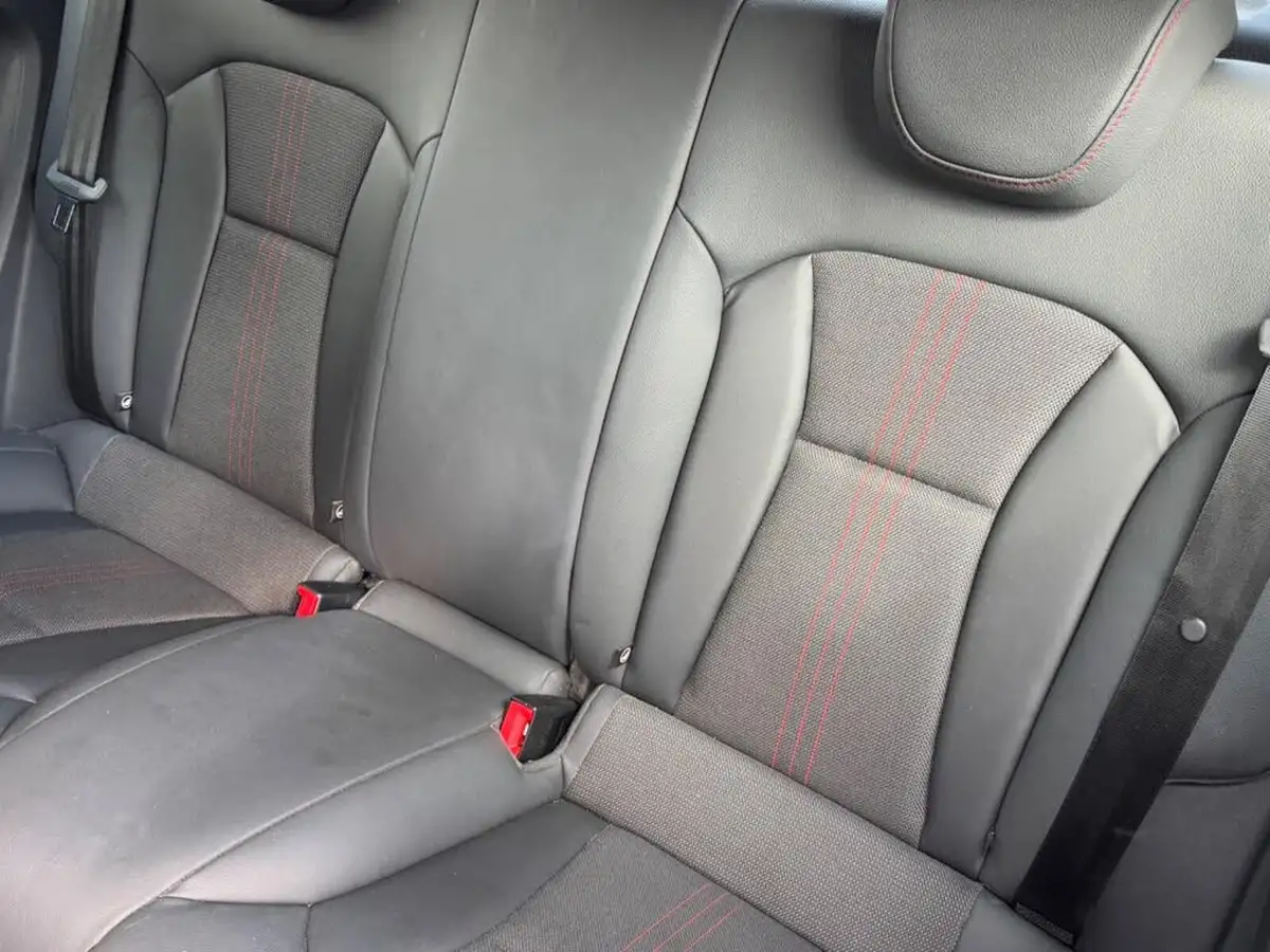 2015-audi-a1-20-s1-hatchback-3d-big-18