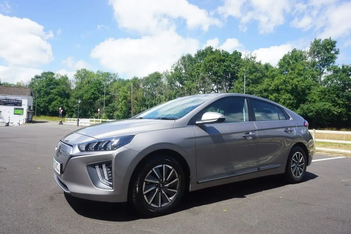 2022-hyundai-ioniq-e-premium-electric-big-10