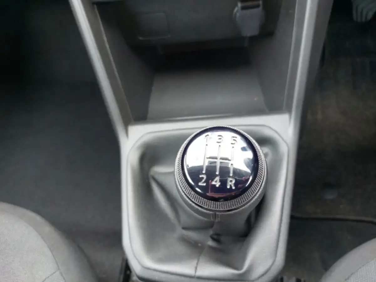 2024-dacia-sandero-10-tce-essential-90bhp-big-18