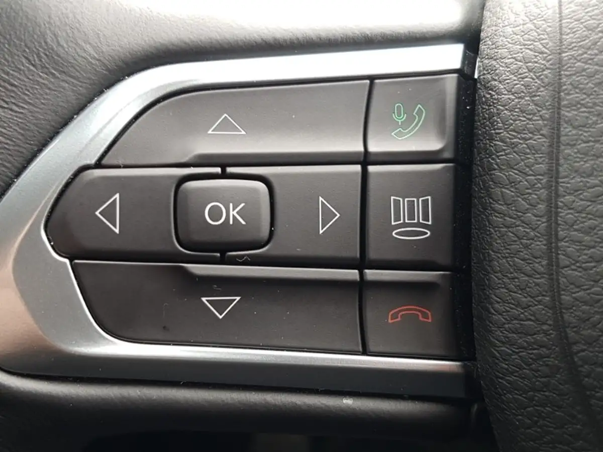 2023-jeep-compass-15-limited-big-13