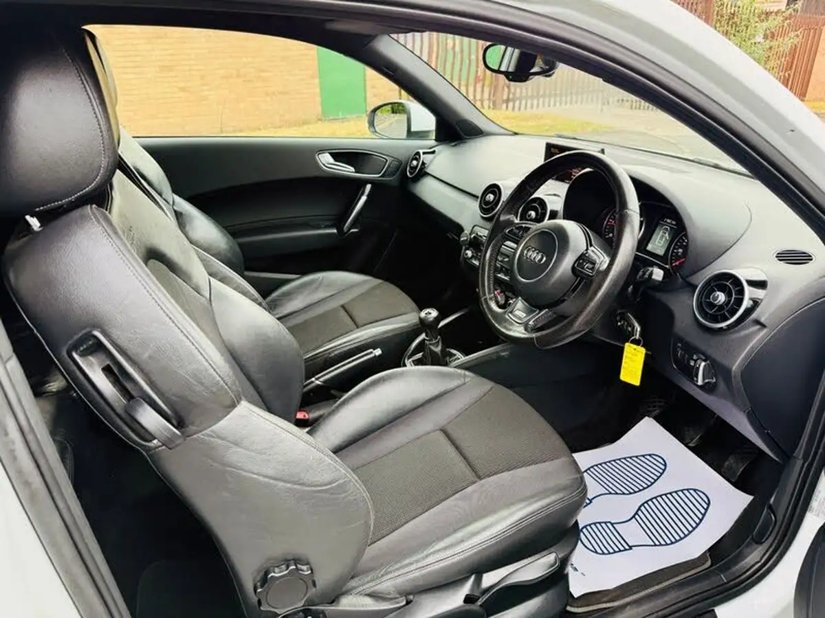 2012-audi-a1-20td-black-edition-big-14