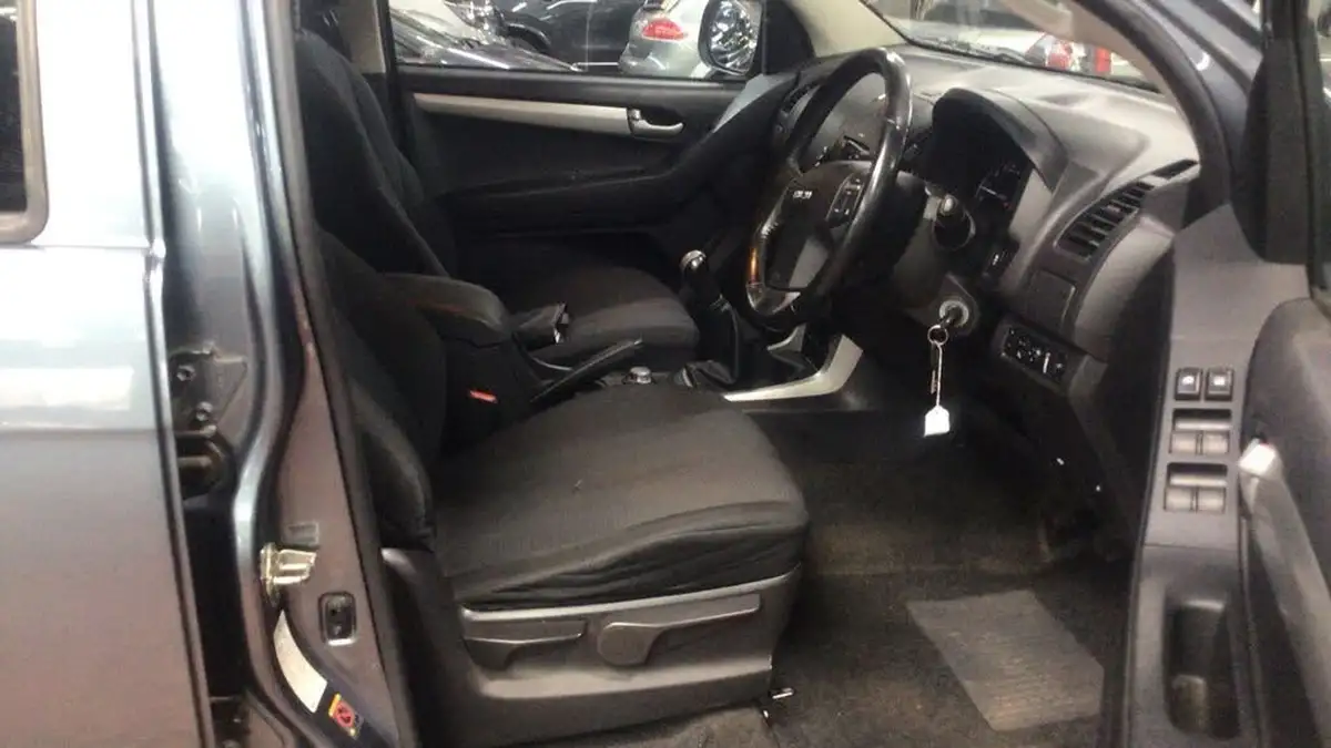 2012-isuzu-d-max-25td-yukon-big-6