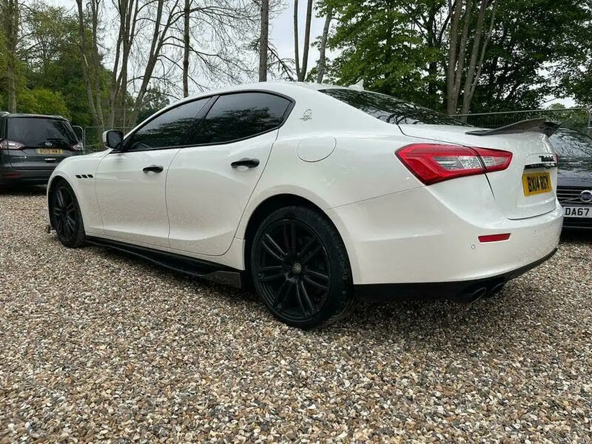 2014-maserati-ghibli-30td-big-7