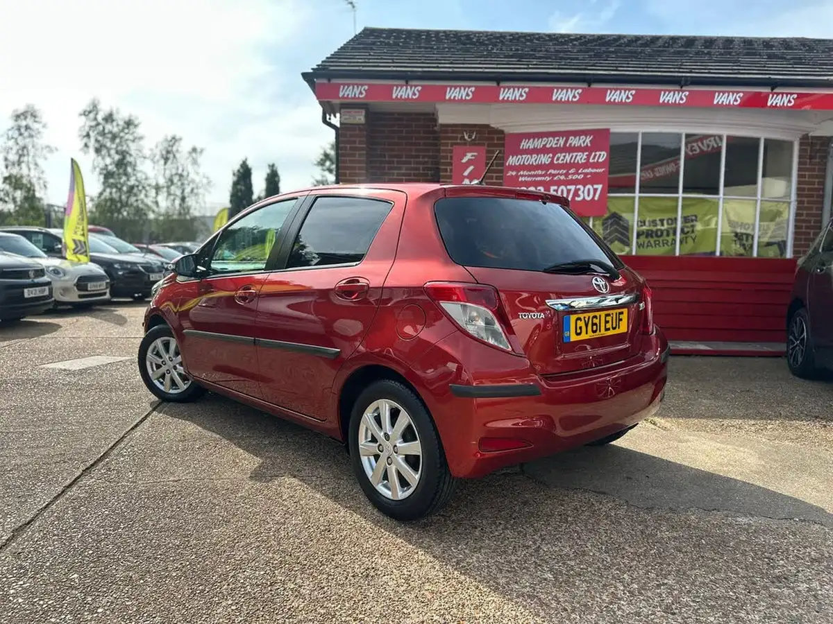 2011-toyota-yaris-133-tr-vvt-i-99bhp-5d-big-7