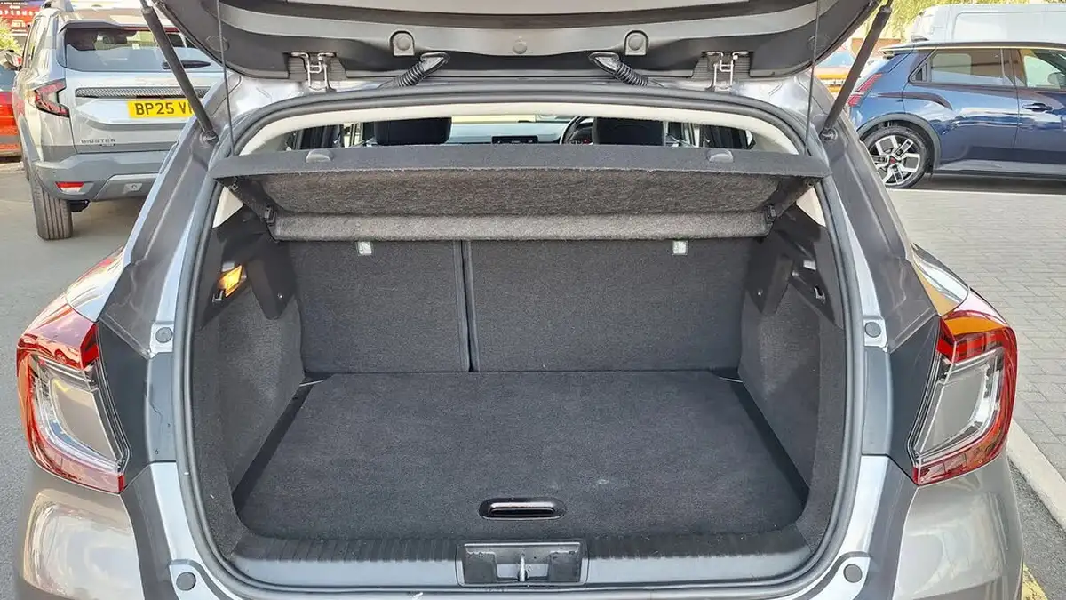 2021-renault-captur-13-tce-iconic-140ps-big-10