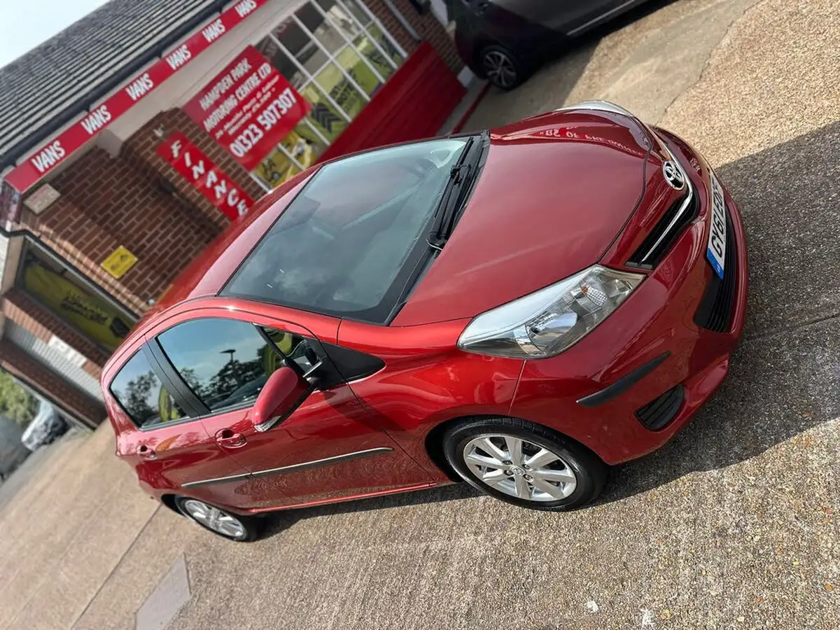 2011-toyota-yaris-133-tr-vvt-i-99bhp-5d-big-31