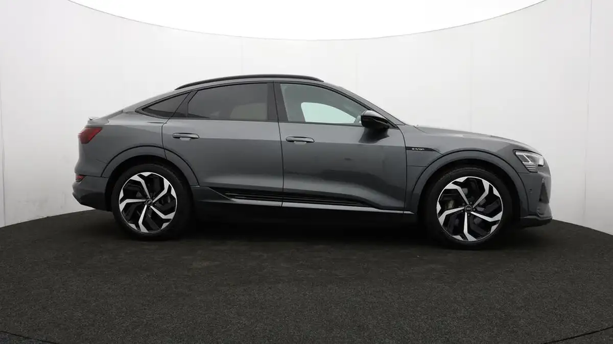 2022-audi-e-tron-50e-black-edition-sportback-big-27