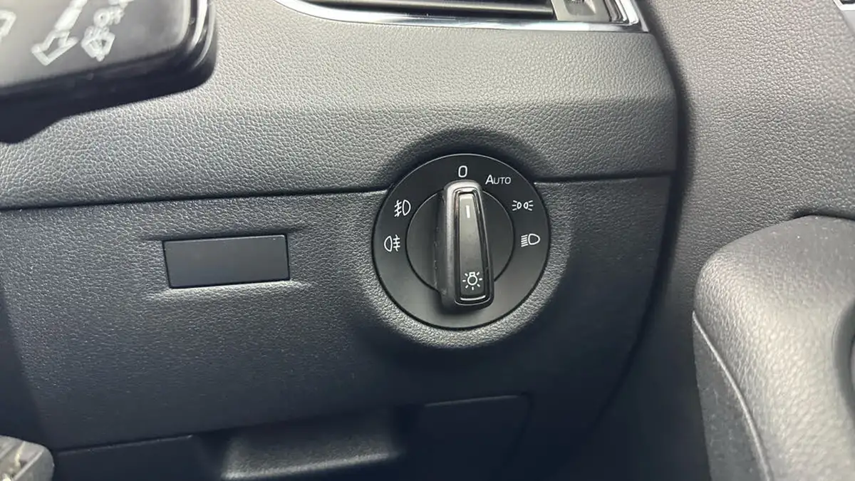 2019-skoda-octavia-20tdi-vrs-4x4-scr-hatchback-big-23