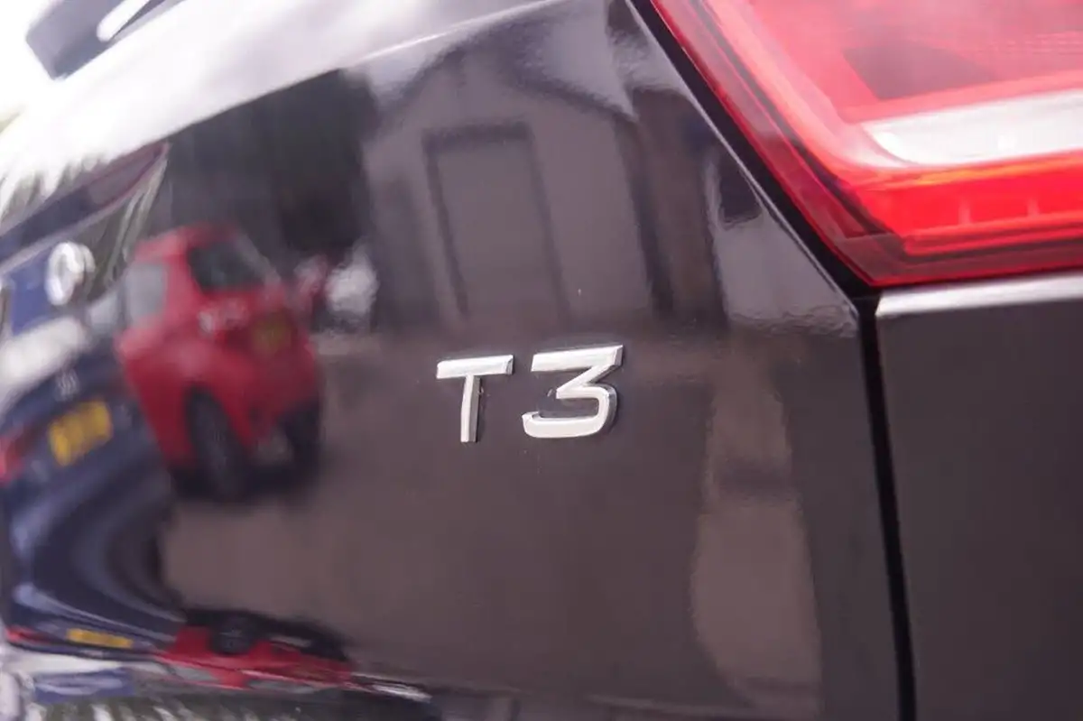 2020-volvo-xc40-15-t3-r-design-geartronic-big-42