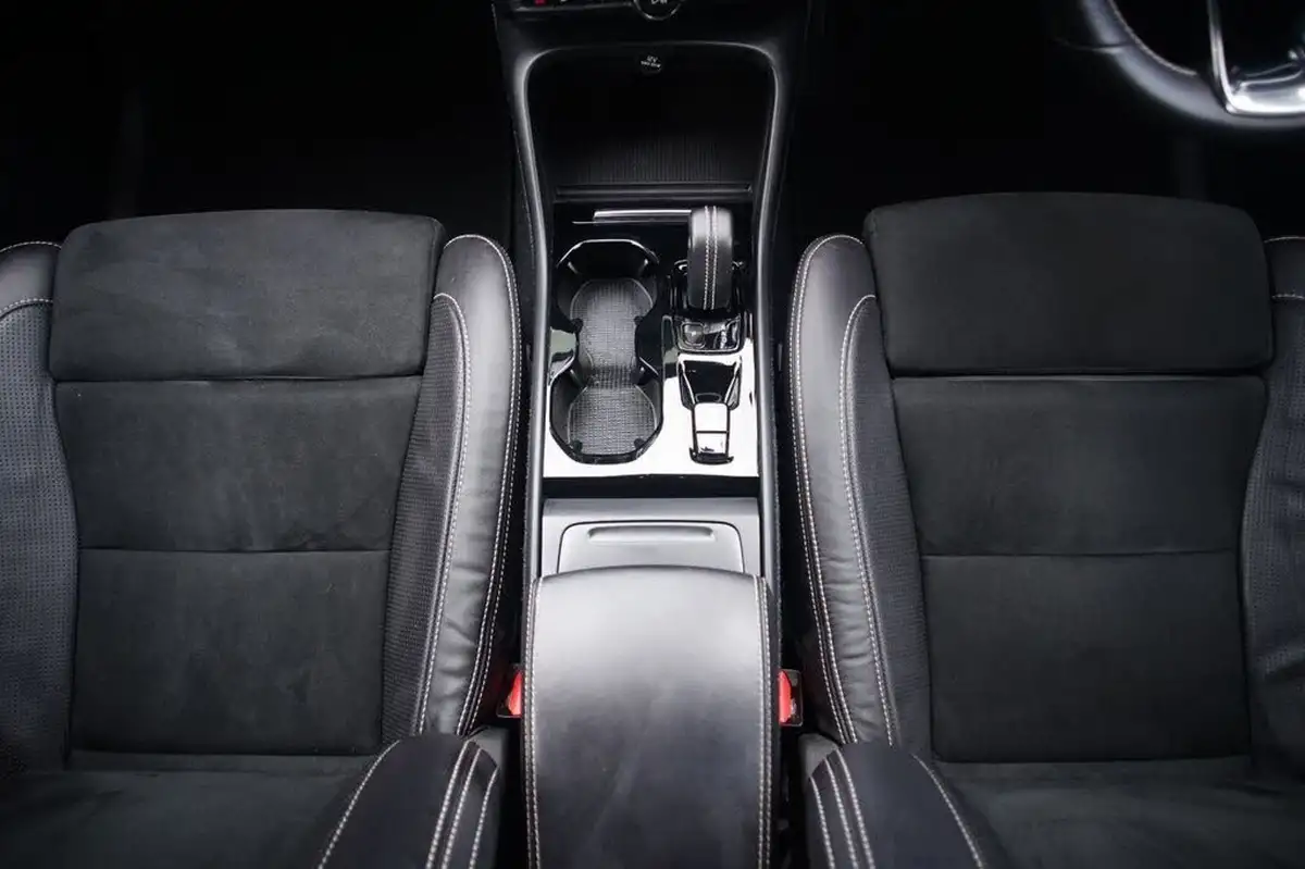 2020-volvo-xc40-15-t3-r-design-geartronic-big-18