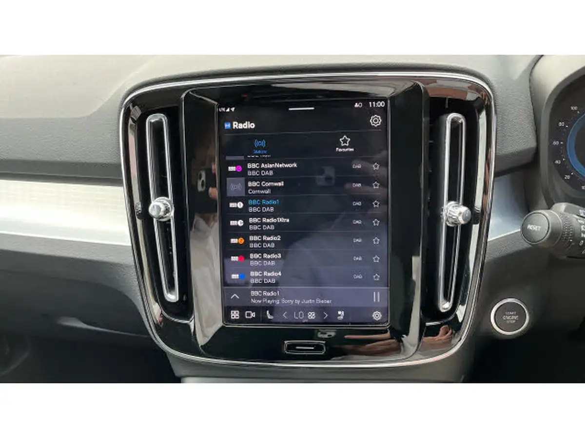 2024-volvo-xc40-20-b3-plus-big-29