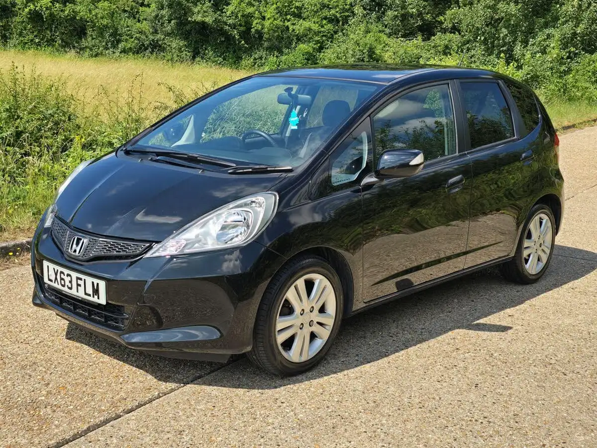 2013-honda-jazz-14-es-plus-cvt-big-22