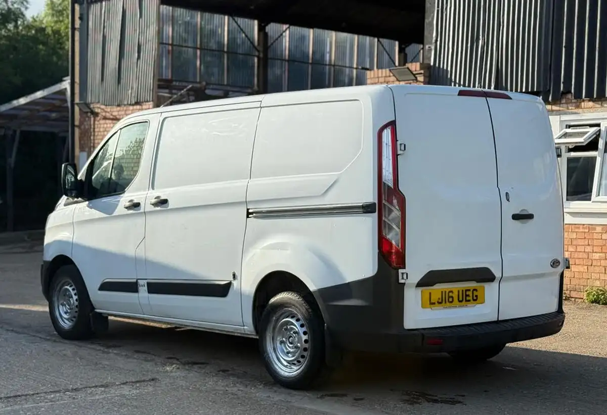 2016-ford-transit-custom-22tdci-290-l1h1-100ps-panel-van-big-5