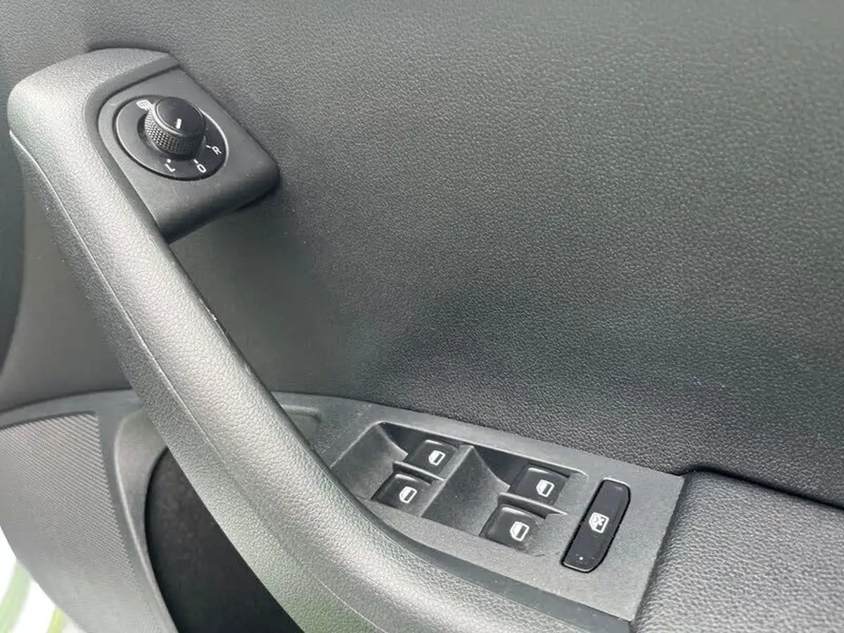2014-skoda-octavia-16tdi-se-hatchback-dsg-big-15