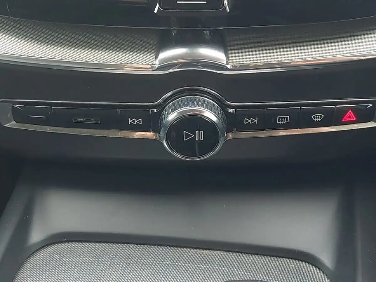 2023-volvo-xc60-20-b5-core-big-17