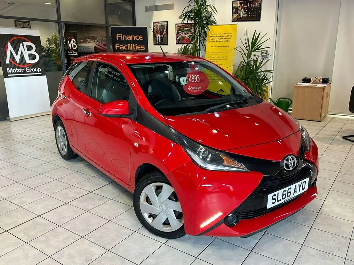 2016-toyota-aygo-10-vvt-i-x-play-68bhp-5d-big-0