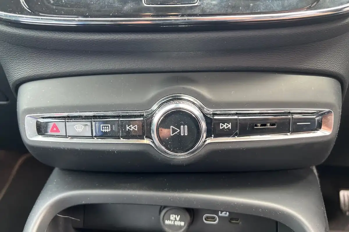 2022-volvo-xc40-20-b3-plus-big-13