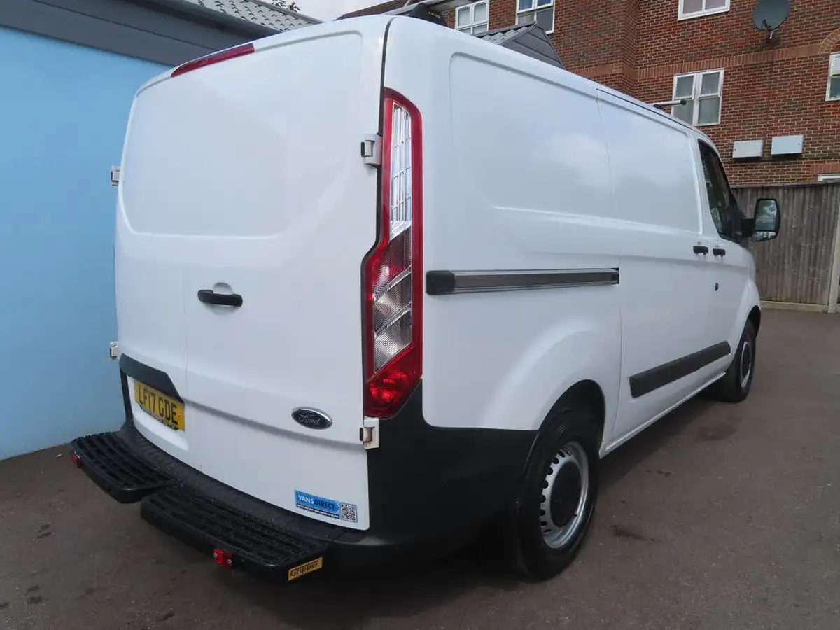 2017-ford-transit-custom-20tdci-310-l1h1-105pseu6-panel-van-big-18