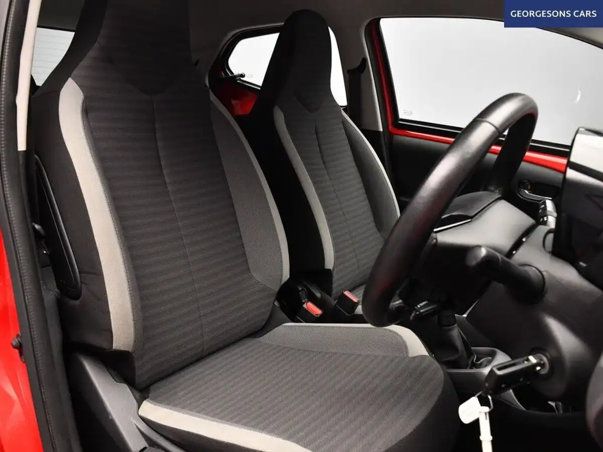 2018-toyota-aygo-10-vvt-i-x-play-71bhp-5d-big-12