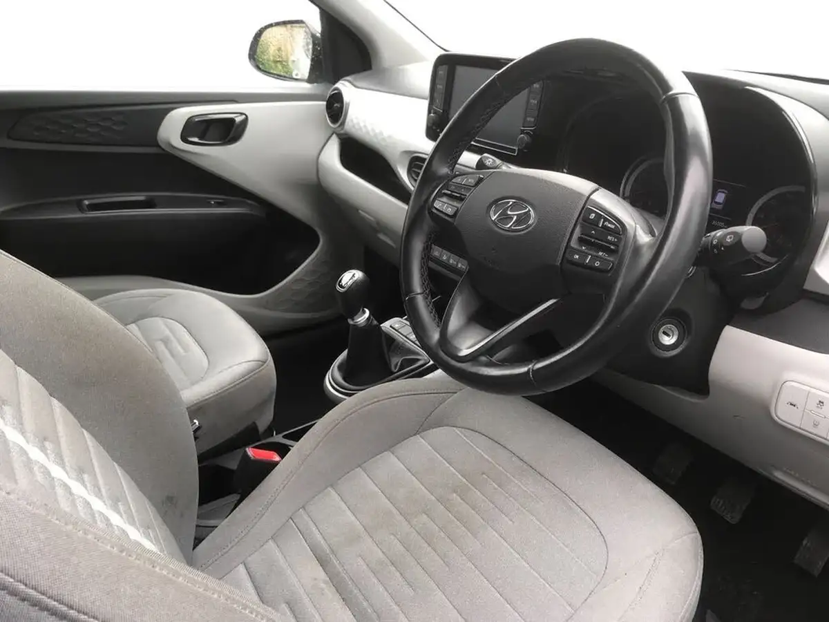 2022-hyundai-i10-10-premium-big-14
