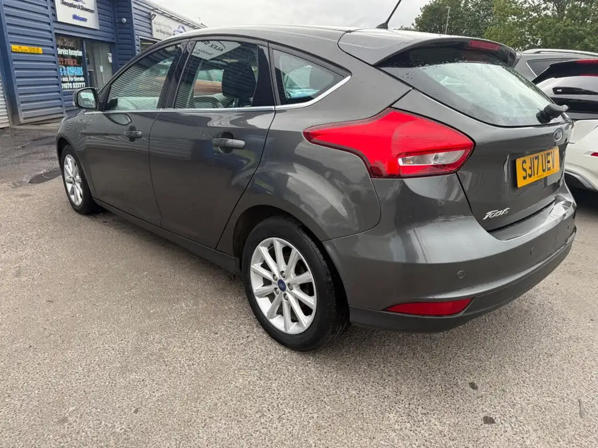 2017-ford-focus-10t-titanium-100ps-hatchback-big-10