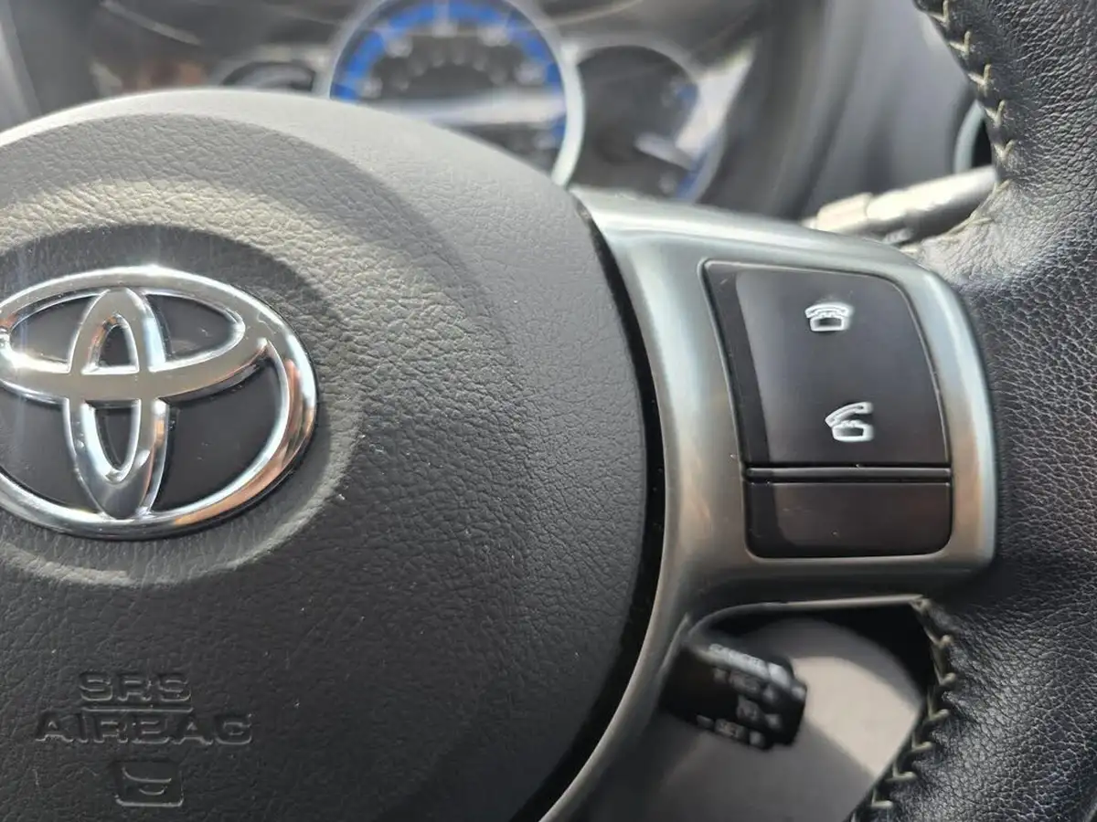2015-toyota-yaris-15-vvt-i-excel-hybrid-15in-big-19