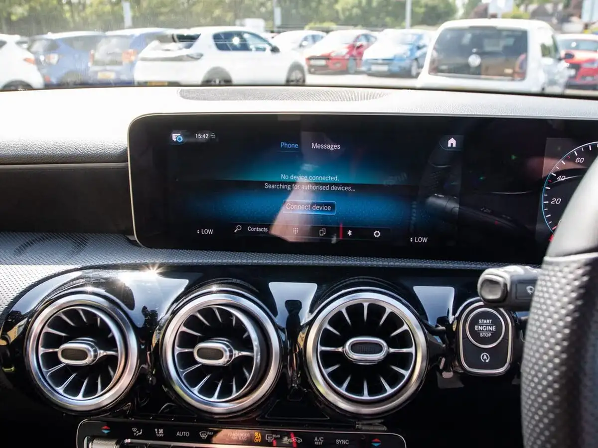 2019-mercedes-benz-a-class-13-a200-amg-line-premium-hatchback-5d-big-23