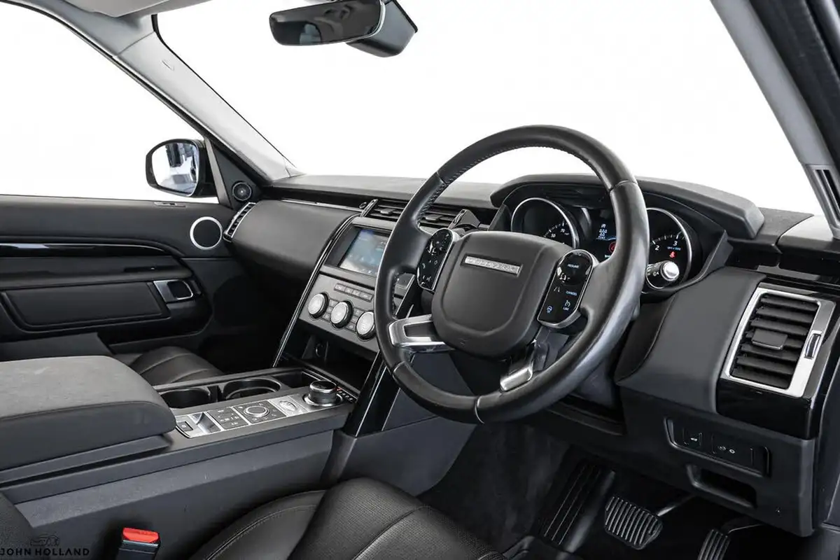 2020-land-rover-discovery-30-sd6-se-big-2