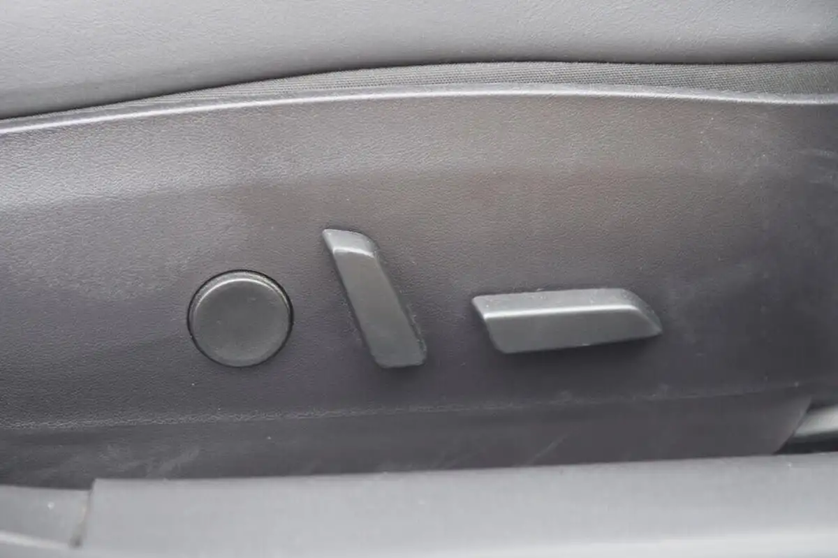 2020-tesla-model-3-e-performance-big-28