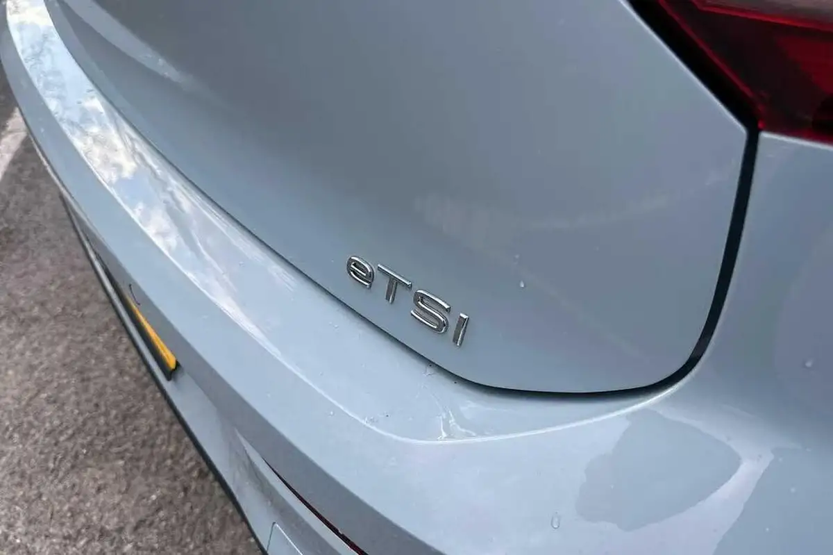 2025-volkswagen-golf-15-etsi-match-big-25