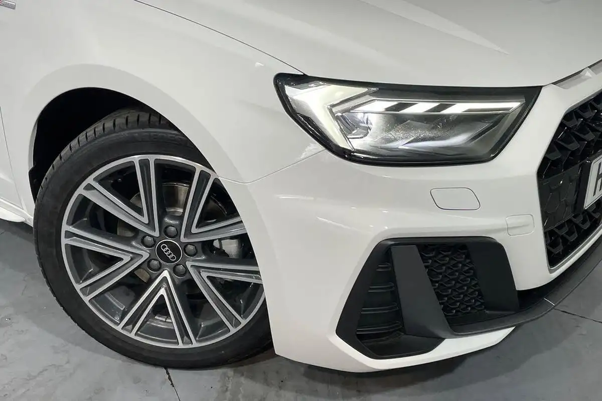 2025-audi-a1-10-30-tfsi-s-line-big-10