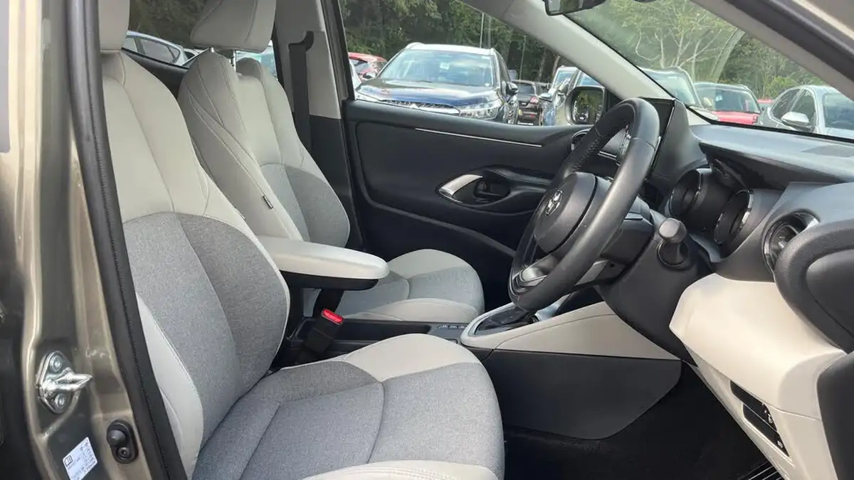 2023-toyota-yaris-15-vvt-i-excel-big-10