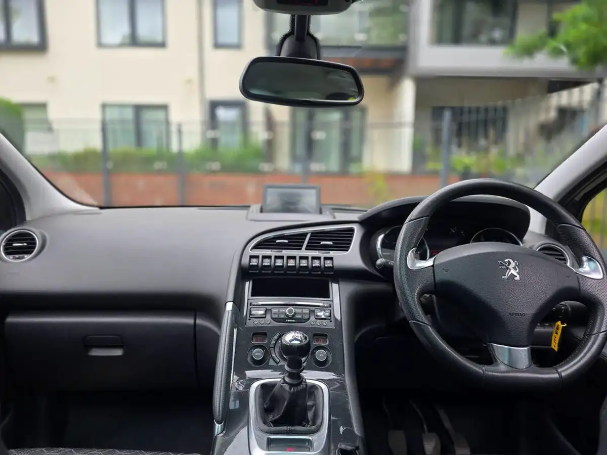 2016-peugeot-3008-crossover-16bluehdi-allure-big-28