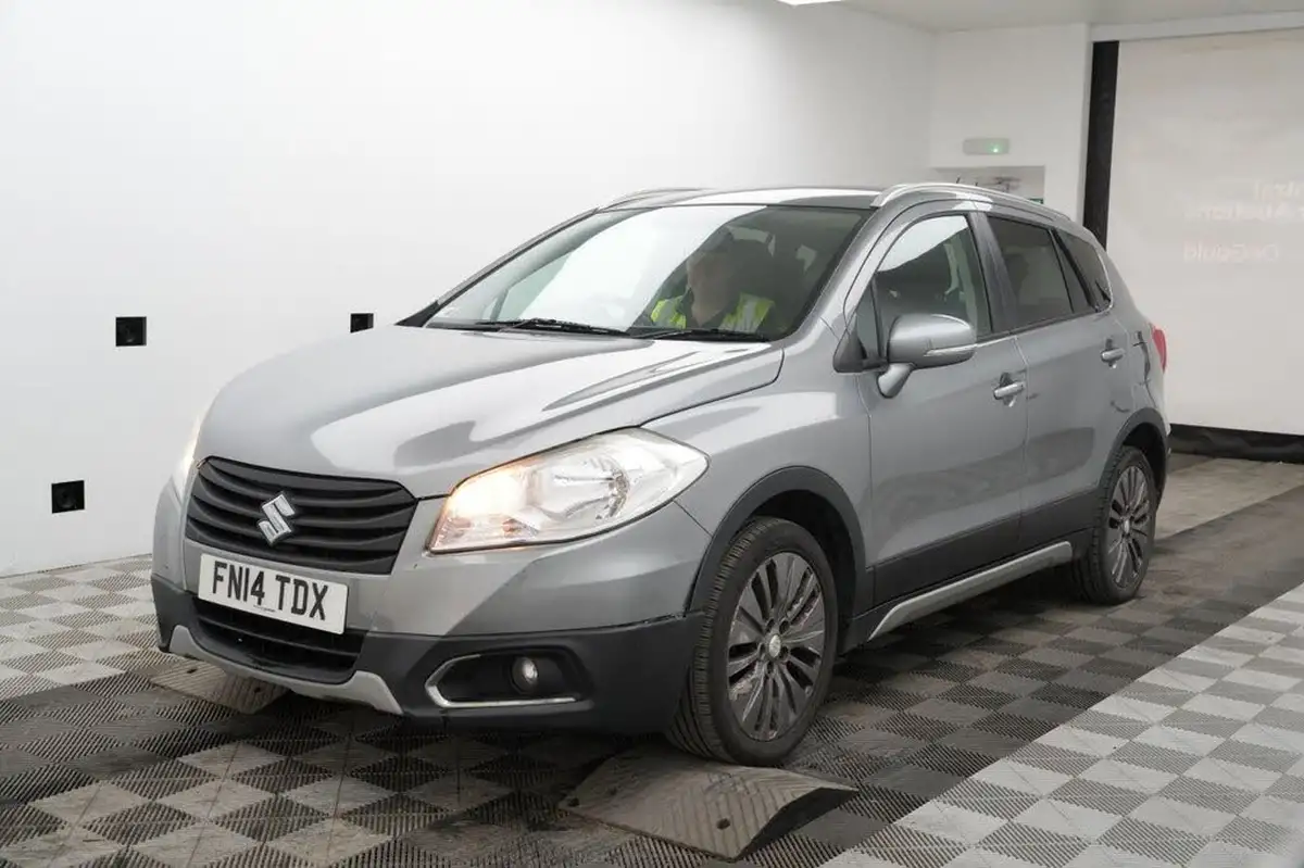 2014-suzuki-s-cross-16-sz4-big-1