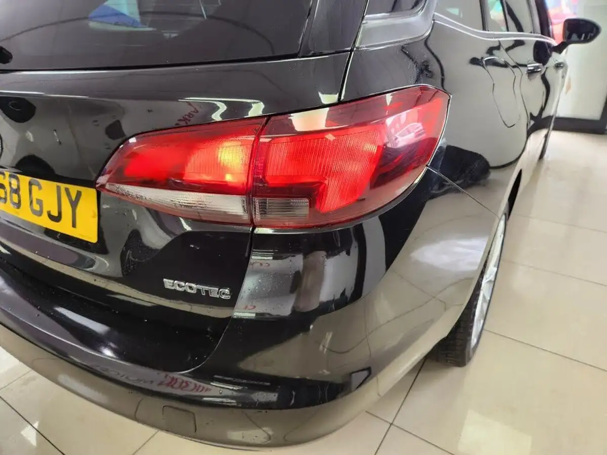 2019-vauxhall-astra-10i-turbo-design-sport-tourer-big-36