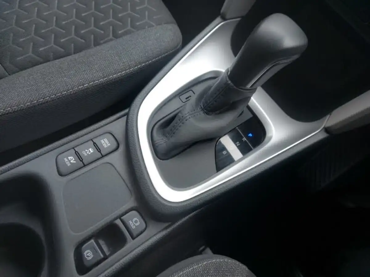 2022-toyota-yaris-cross-15-vvt-i-icon-big-18
