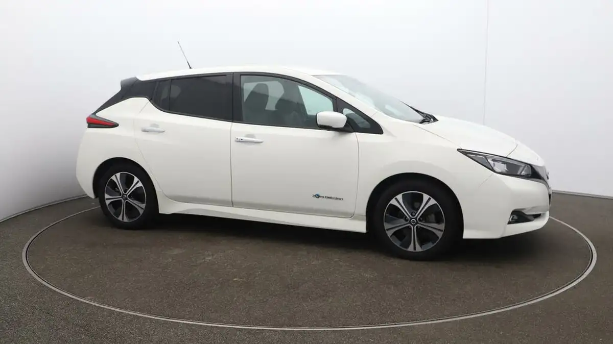2020-nissan-leaf-e-tekna-big-39